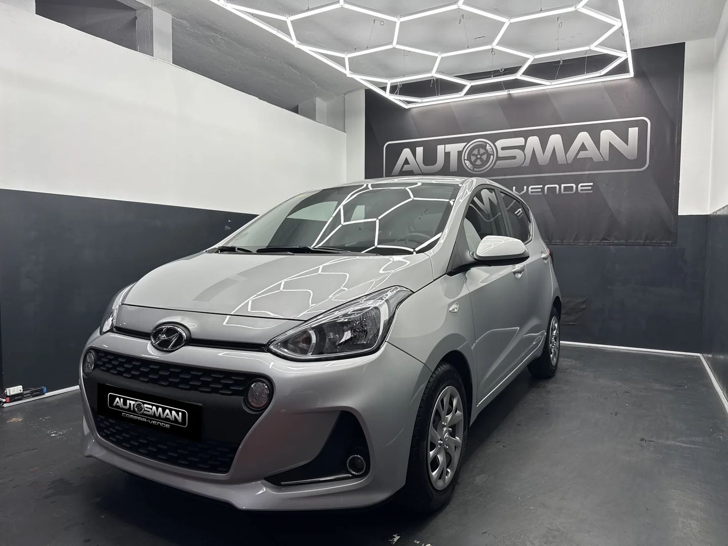 HYUNDAI I10 i10 1.0 Go 2018 Gasolina Gris - Vista lateral